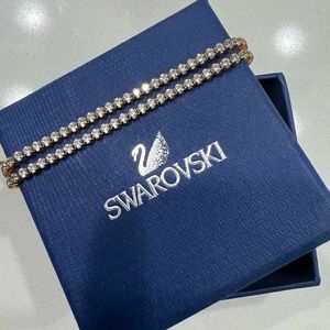 Swarovski tennis bracelet! Elegant and in a great condition.